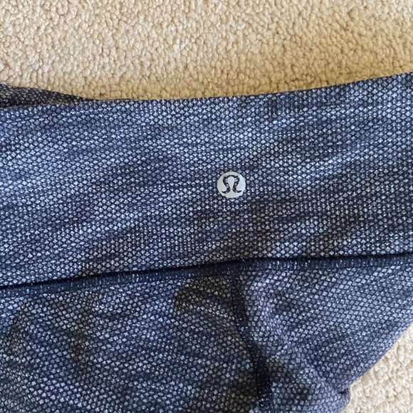 Lululemon size 6 black heathered leggings - Picture 3 of 3